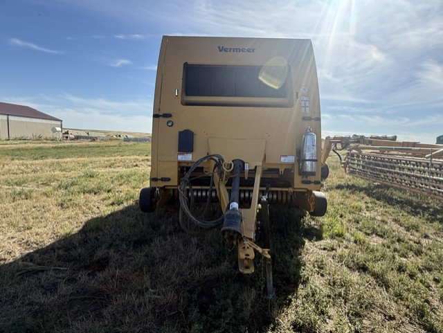 2022 Vermeer 605N Select Baler/Round