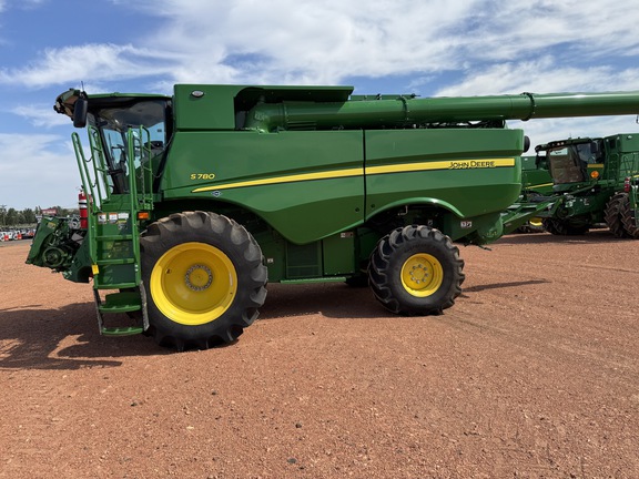 2023 John Deere S780 Combine