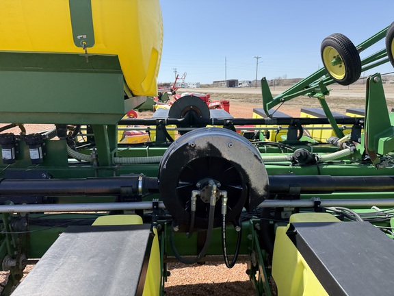 2004 John Deere 1770 Planter