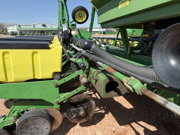 2004 John Deere 1770 Planter