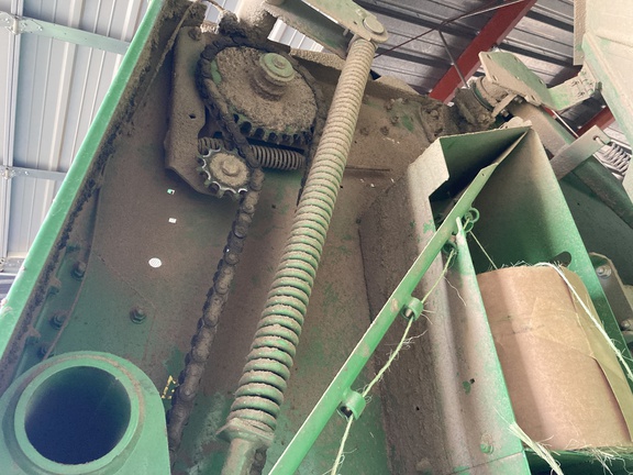 2017 John Deere 569 Baler/Round