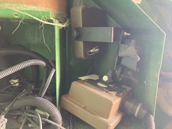 2017 John Deere 569 Baler/Round