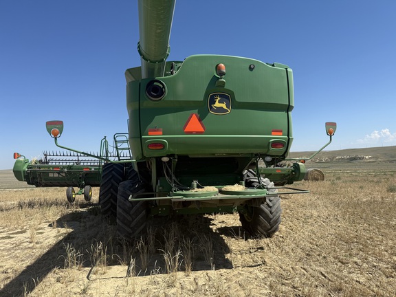 2017 John Deere S680 Combine