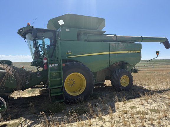 2017 John Deere S680 Combine