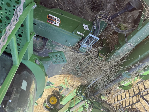 2017 John Deere S680 Combine