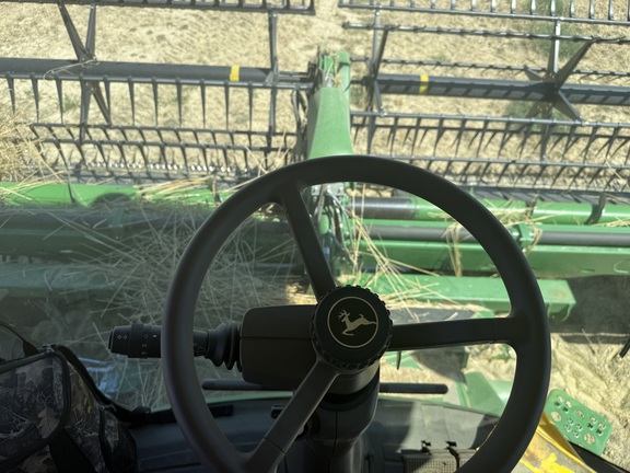 2017 John Deere S680 Combine