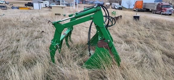 2013 John Deere 5083E Tractor