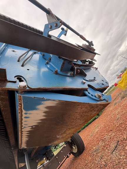 2008 Shelbourne CVS32 Header Combine