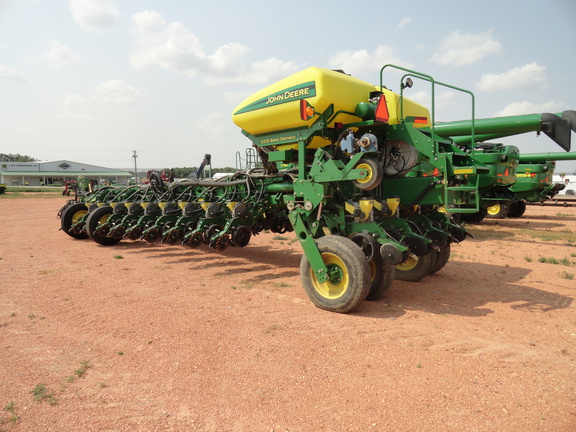 2012 John Deere 1770NT CCS Planter