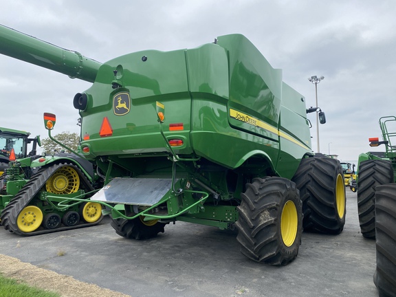 2023 John Deere S780 Combine