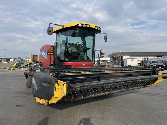 2015 New Holland Speedrower 160 Windrower