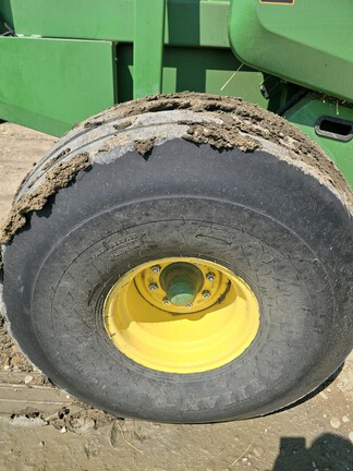 2018 John Deere 560M Baler/Round