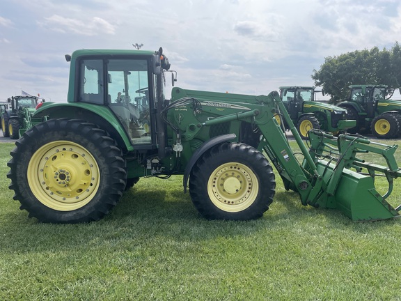 2004 John Deere 7420 Tractor