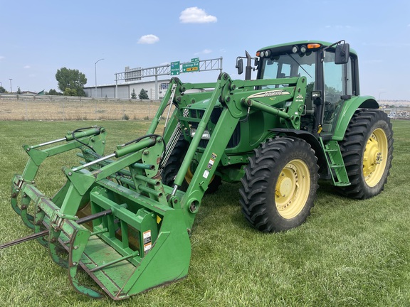 2004 John Deere 7420 Tractor