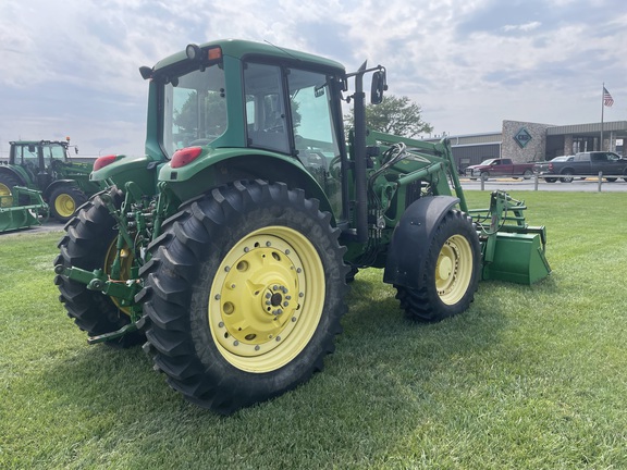 2004 John Deere 7420 Tractor