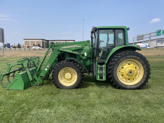 2004 John Deere 7420 Tractor