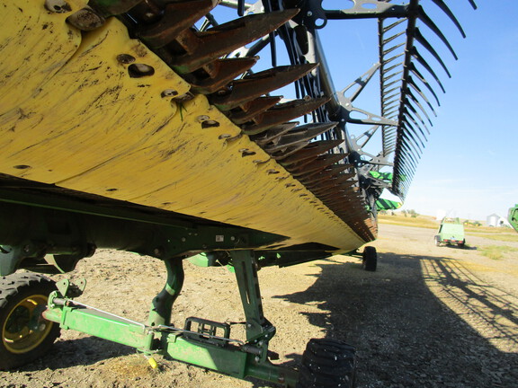 2022 John Deere HD40R Header Combine