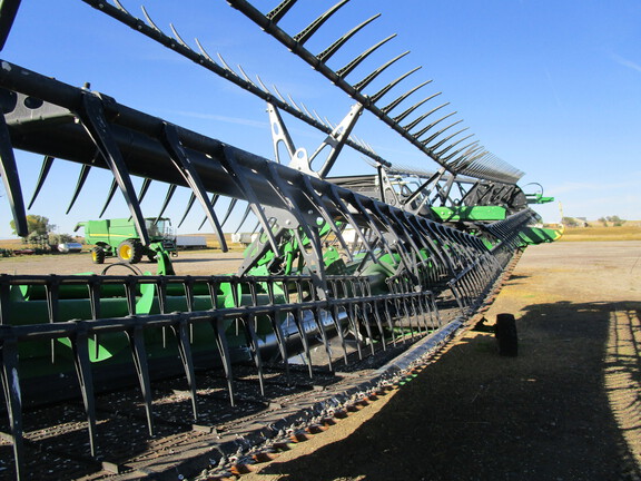 2022 John Deere HD40R Header Combine