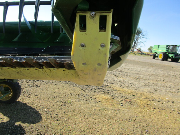 2022 John Deere HD40R Header Combine