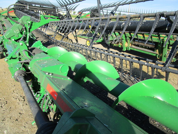 2022 John Deere HD40R Header Combine