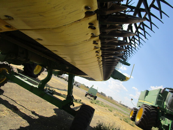 2022 John Deere HD40R Header Combine