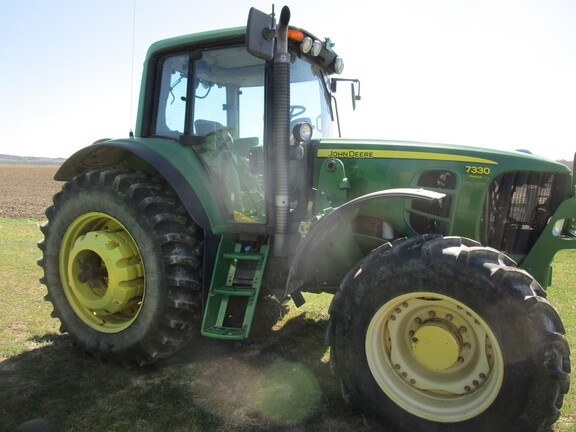 2008 John Deere 7330 Premium Tractor