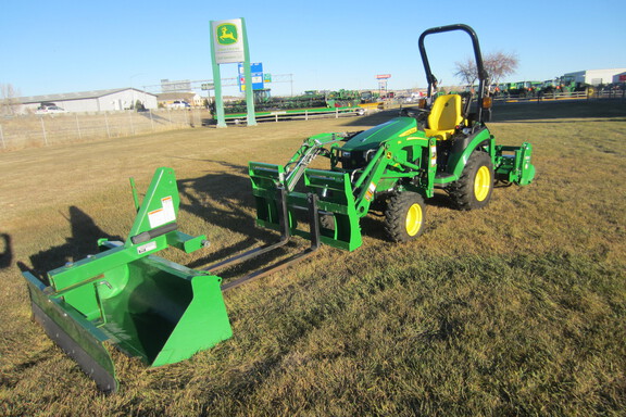 2022 John Deere 2025R Tractor Compact