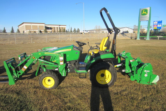 2022 John Deere 2025R Tractor Compact