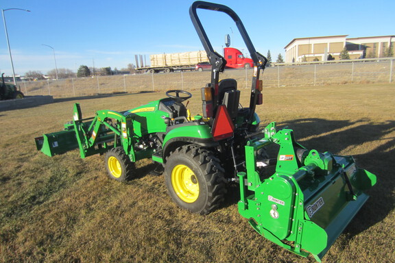 2022 John Deere 2025R Tractor Compact