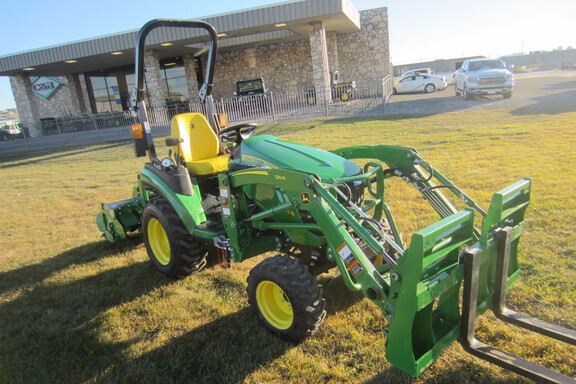 2022 John Deere 2025R Tractor Compact