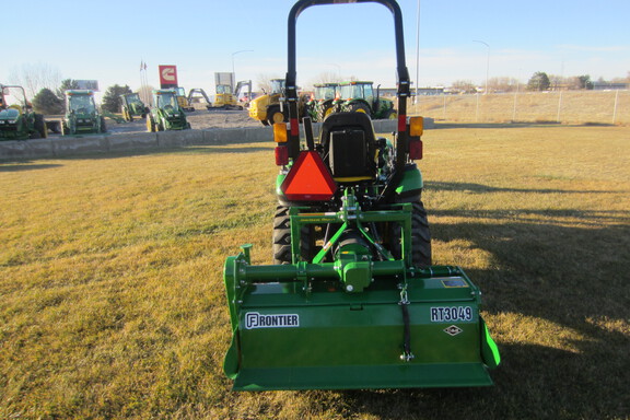 2022 John Deere 2025R Tractor Compact