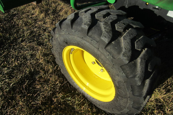 2022 John Deere 2025R Tractor Compact