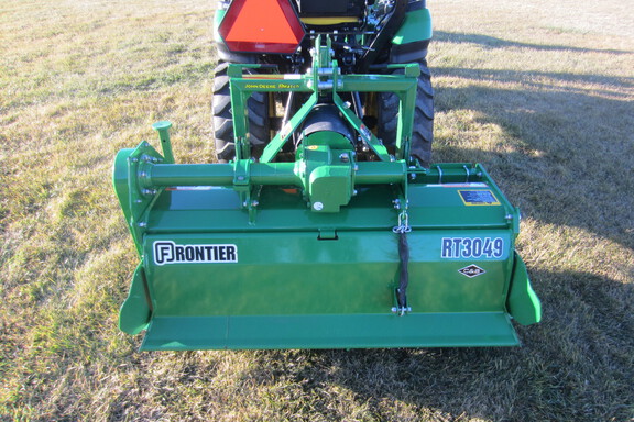 2022 John Deere 2025R Tractor Compact