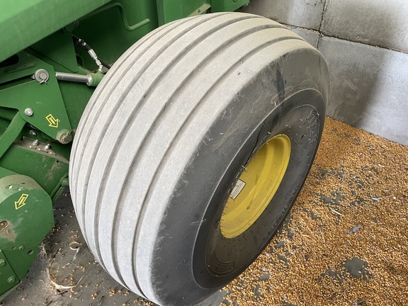 2022 John Deere 560M Baler/Round