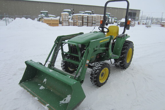 2016 John Deere 3038E Tractor Compact