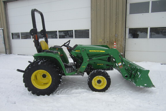 2016 John Deere 3038E Tractor Compact