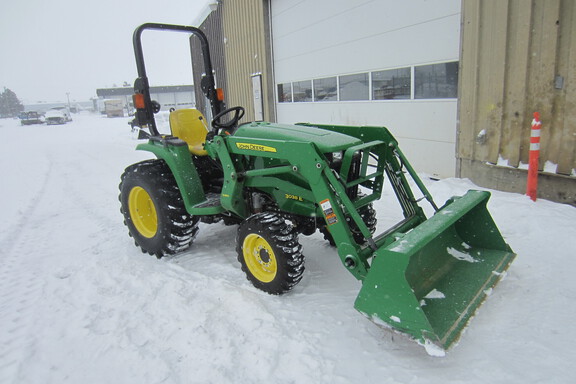 2016 John Deere 3038E Tractor Compact