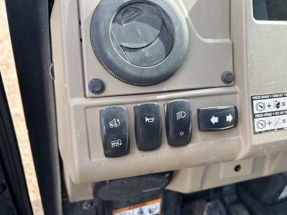 2023 John Deere XUV 835R ATV