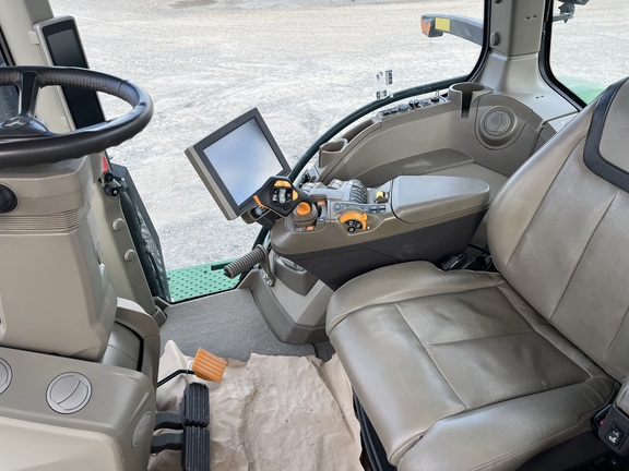 2023 John Deere 8R 370 Tractor