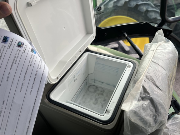 2023 John Deere 8R 370 Tractor