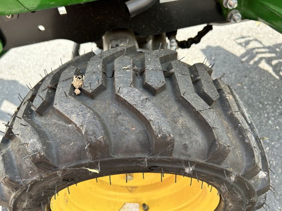 2022 John Deere 1023E Tractor Compact