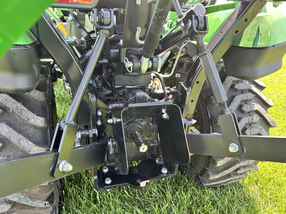 2022 John Deere 1023E Tractor Compact