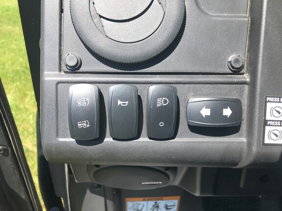 2022 John Deere XUV 865M ATV