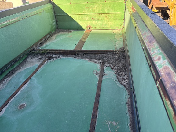 2004 John Deere 455 Manure Spreader