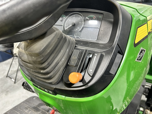 2022 John Deere 2032R Tractor Compact