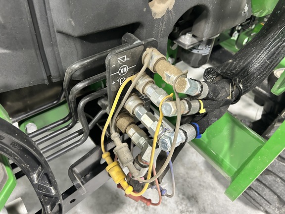 2022 John Deere 2032R Tractor Compact