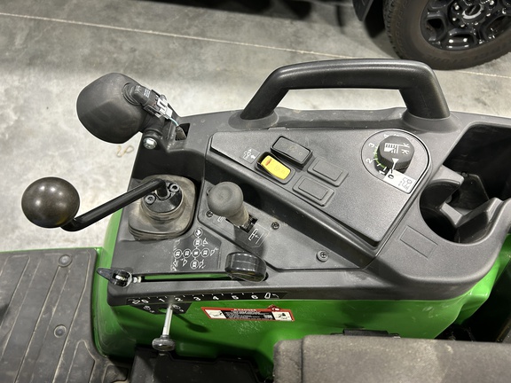 2022 John Deere 2032R Tractor Compact