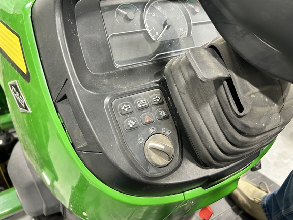 2022 John Deere 2032R Tractor Compact