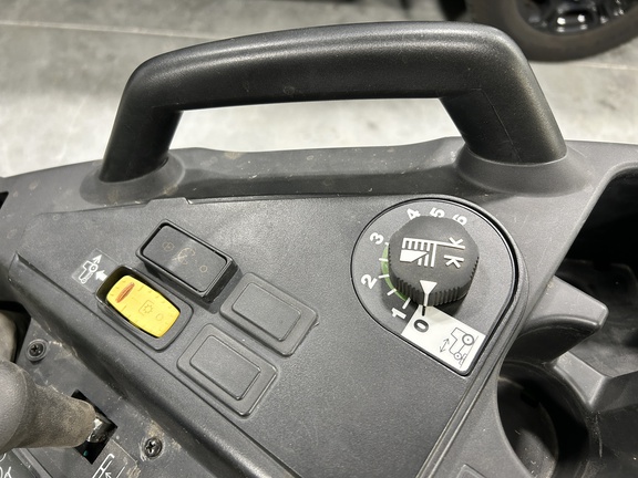 2022 John Deere 2032R Tractor Compact