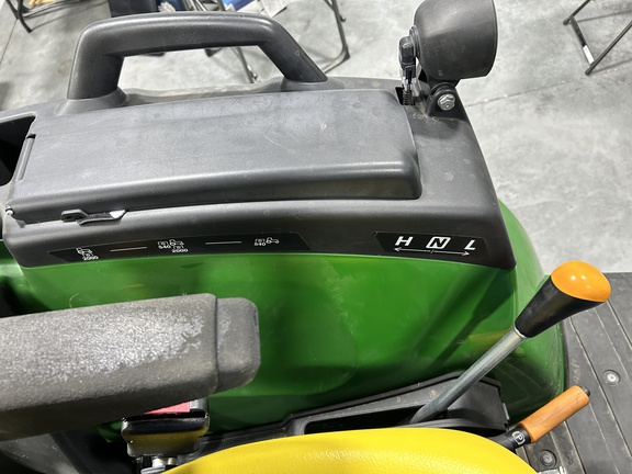 2022 John Deere 2032R Tractor Compact